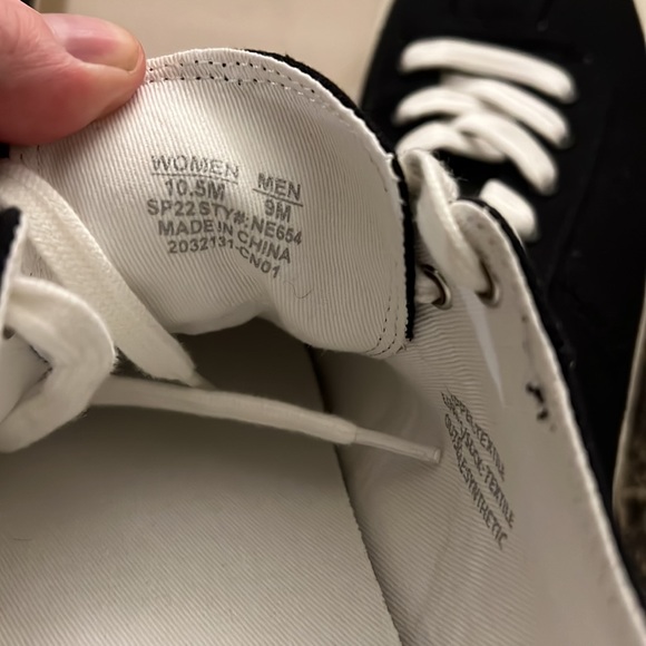 Madewell sneakers in black. Size 9 men, 10.5 women. Never worn. - Picture 6 of 7